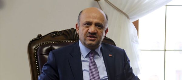 Milli Savunma Bakanı Fikri Işık - Sputnik Türkiye