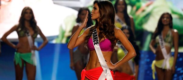 Filipinler’de düzenlenen Kainat Güzellik Yarışması’nın finalinde tacın sahibi Fransa’dan Iris Mitthenaerewas oldu. - Sputnik Türkiye