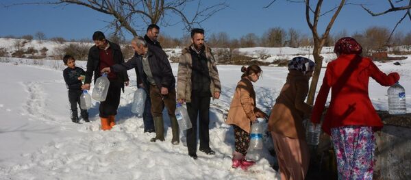 Su abonesi olmayan köylülere fatura - Sputnik Türkiye