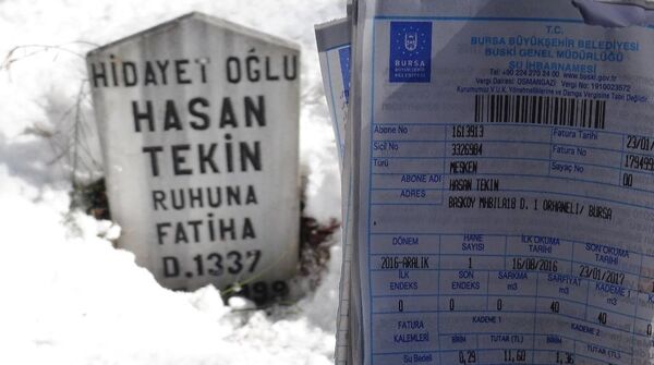 Bursa Büyükşehir Belediyesi Su ve Kanalizasyon İdaresi (BUSKİ) 16'sı ölen toplam 130 kişi adına 15 liralık su faturası gönderdi.  - Sputnik Türkiye