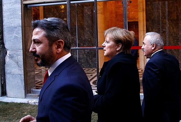 TBMM Başkanı Vekili Aydın, Merkel'e, 15 Temmuz gecesi yaşananlar ve yapılan saldırıyla ilgili bilgi verdi.  - Sputnik Türkiye
