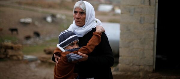 IŞİD’den geri alınan Ezidi çocuk ailesine kavuştu - Sputnik Türkiye