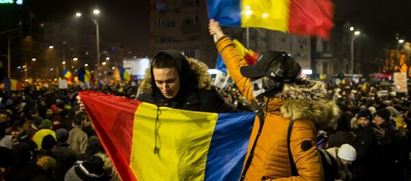 Romanya'da eylemciler hükümetin istifasını istedi - Sputnik Türkiye