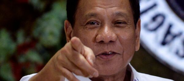 Philippine President Rodrigo Duterte points to photographers during an awarding ceremony for outstanding government workers, at the Malacanang Palace in Manila, Philippines December 19, 2016 - Sputnik Türkiye
