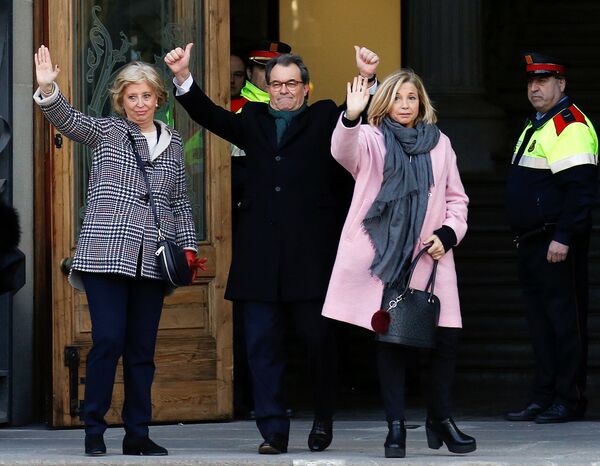 Artur Mas, Irene Rigau ve Joana Ortega  - Sputnik Türkiye