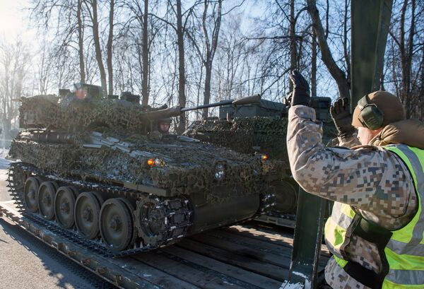 Letonya’da NATO savaş araçları ve silahlar gösterişinde FV107 SCIMITAR keşif makinesi. - Sputnik Türkiye
