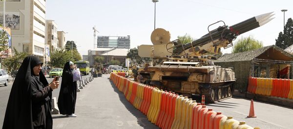 Tahran'da 1980-1988 İran-Irak savaşında ölenleri anmak için yapılan bir törende görülen SAM-6 füzeleri Tahran'da 1980-1988 İran-Irak savaşında ölenleri anmak için yapılan bir törende görülen SAM-6 füzeleri - Sputnik Türkiye
