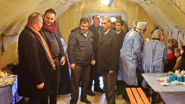 Belçika heyeti, Halep'teki mülteci çadırlarını ziyaret etti. - Sputnik Türkiye