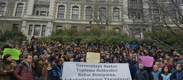 Boğaziçi Üniversitesi'nde KHK ile ihraçlara protesto - Sputnik Türkiye