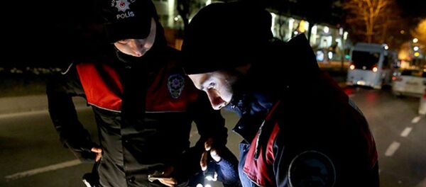 Şehir giriş/çıkışları ile önceden tespit edilen 18.131 hassas noktada şüpheli şahıs ve araçlar üzerinde arama, kimlik kontrolü ve plaka sorgulaması yapılıyor. - Sputnik Türkiye