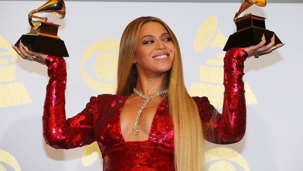 Grammy Ödülü Töreninde ödül alan ünlü şarkıcı Beyonce. - Sputnik Türkiye