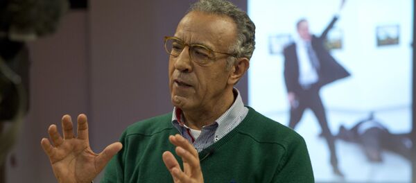 Burhan Ozbilici ve arkada ödül kazanan fotoğrafı - Sputnik Türkiye