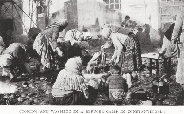 Beyaz Ruslar İstanbul'da bir göçmen kampında - Sputnik Türkiye