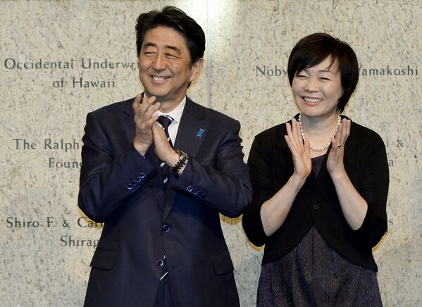 Japonya Başbakanı Şinzo Abe ve Akie Abe - Sputnik Türkiye