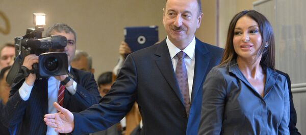 Azerbaycan Devlet Başkanı İlham Aliyev ve eşi Mehriban Aliyeva - Sputnik Türkiye