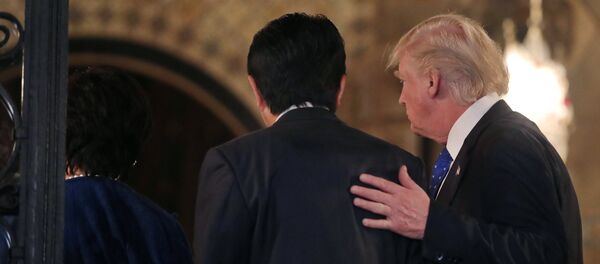 Donald Trump - Şinzo Abe - Sputnik Türkiye