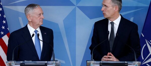James Mattis - Jens Stoltenberg James Mattis - Jens Stoltenberg - Sputnik Türkiye