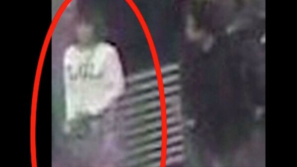 Kim Jong-nam'ı öldürdüğü şüphesiyle gözaltına alınan LOL tshirtlü 1. şüpheli - Sputnik Türkiye