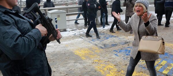 'Başkanlığa hayır' diyen protestocu ve polis - Sputnik Türkiye