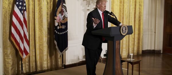 ABD Başkanı Trump, yeni göçmen kararnamesinin sinyalini verdi - Sputnik Türkiye