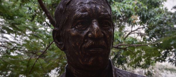 Küba'nın başkenti Havana'da Kolombiyalı yazar ve gazeteci Gabirel Garcia Marquez'in heykeli dikildi. - Sputnik Türkiye