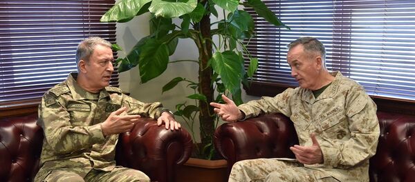 Genelkurmay Başkanı Orgeneral Hulusi Akar ile ABD Genelkurmay Başkanı Orgeneral Joseph Dunford - Sputnik Türkiye