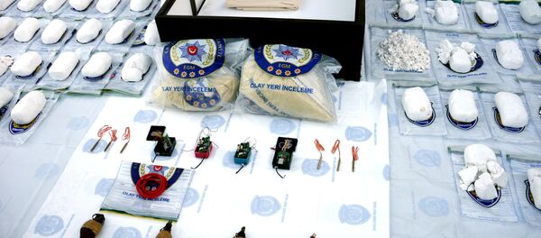 Diyarbakır'da ele geçirilen mühimmatlar sergilendi - Sputnik Türkiye