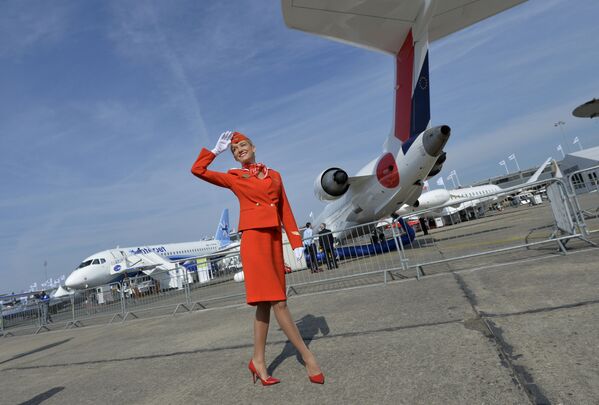 Aeroflot hosteri Paris Uluslararası Havacılık Fuarı'nda. - Sputnik Türkiye