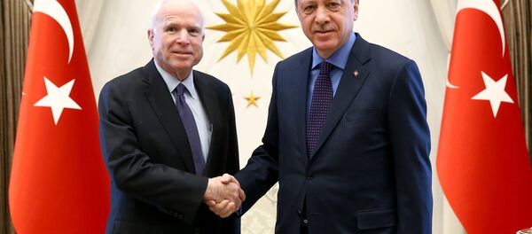 ABD'li senatör John McCain ve Cumhurbaşkanı Tayyip Erdoğan - Sputnik Türkiye