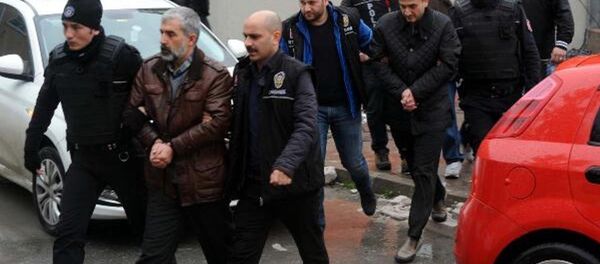 Eski hakim Dursun Ali Gündoğdu ile eski savcılar Adnan Çimen ve Sadrettin Sarıkaya - Sputnik Türkiye