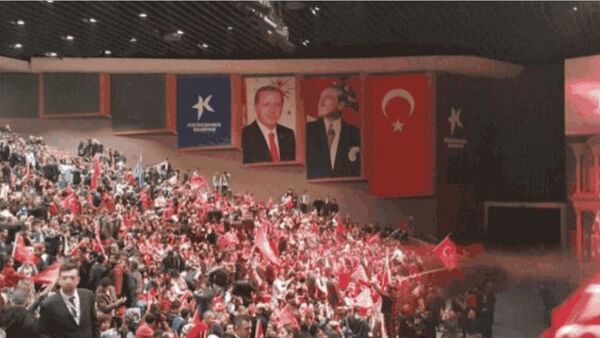 MHP'nin etkinliğinde Erdoğan posteri - Sputnik Türkiye