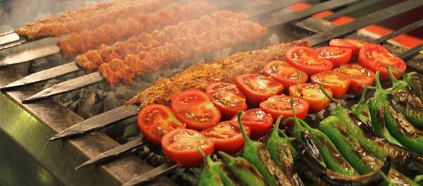 Rusya'da bir sinemada izleyiciler kebap yiyebilecek - Sputnik Türkiye