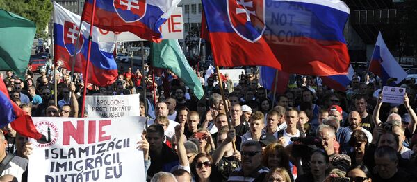 Slovakya'da aşırı sağın göçmen karşıtı protestoları - Sputnik Türkiye