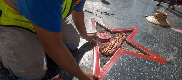 Trump'ın Şöhretler Kaldırımı'ndaki yıldızı onarılmıştı Trump'ın Şöhretler Kaldırımı'ndaki yıldızı onarılmıştı - Sputnik Türkiye