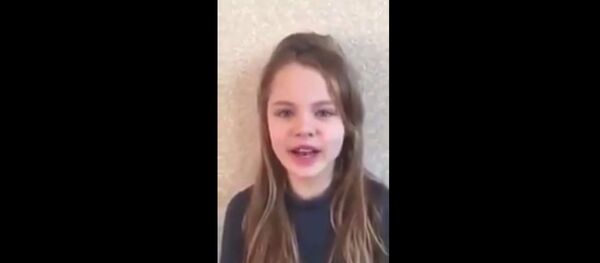 Kuran okuyan Ukraynalı küçük kız Kuran okuyan Ukraynalı küçük kız - Sputnik Türkiye