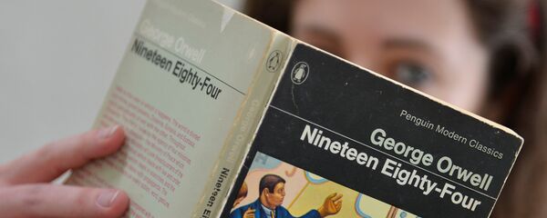 George Orwell'in 1984 adlı romanı - Sputnik Türkiye