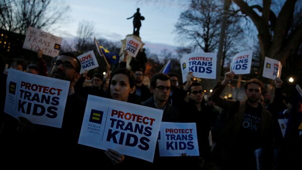 Beyaz Saray önünde #ProtectTransKids (Trans Gençleri Koruyun) protestosu - Sputnik Türkiye