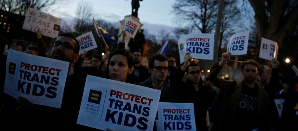 Beyaz Saray önünde #ProtectTransKids (Trans Gençleri Koruyun) protestosu Beyaz Saray önünde #ProtectTransKids (Trans Gençleri Koruyun) protestosu - Sputnik Türkiye