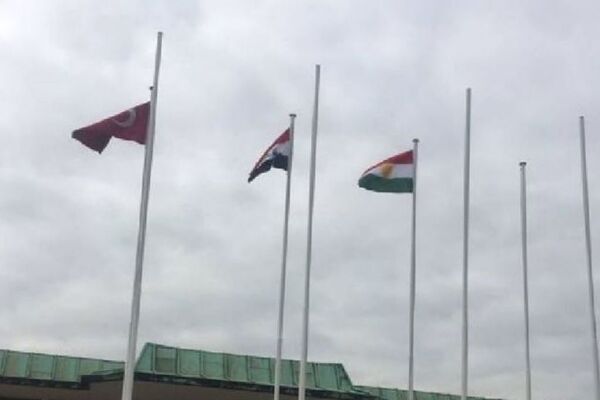 Rudaw mubahiri Rawin Sterk, Atatürk Havalimanı'nda ilk kez IKBY bayrağının göndere çekildiğini söyledi. - Sputnik Türkiye