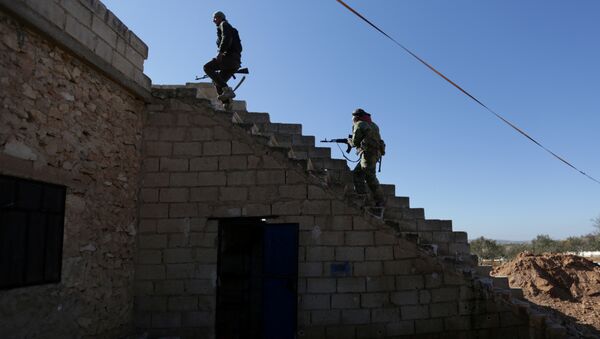 El Bab kasabası yakınlarındaki Suriyeli militanlar - Sputnik Türkiye