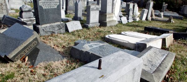 ABD'nin Philadelphia şehrinde saldırıya uğrayan Yahudi mezarlığı - Sputnik Türkiye