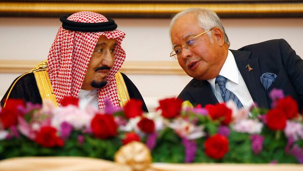 Suudi Arabistan Kralı Selman Abdülaziz el Suud ve Malezya Başbakanı Necib Rezak - Sputnik Türkiye