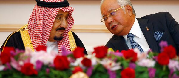 Suudi Arabistan Kralı Selman Abdülaziz el Suud ve Malezya Başbakanı Necib Rezak - Sputnik Türkiye
