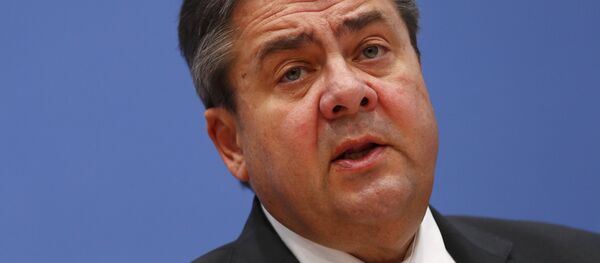 German Economy Minister Sigmar Gabriel addresses a news conference in Berlin Germany, December 19, 2016 - Sputnik Türkiye