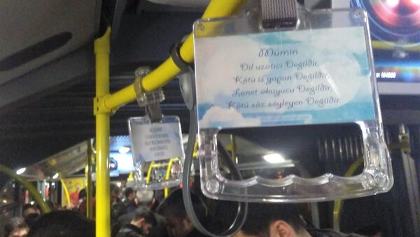 İETT otobüslerindeki ayetli ve hadisli tutamaklar. - Sputnik Türkiye