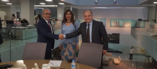 Hürriyet Genel Yayın Yönetmenliği görevine getirilen Fikret Bila ve görevi bırakan Sedat Ergin - Sputnik Türkiye