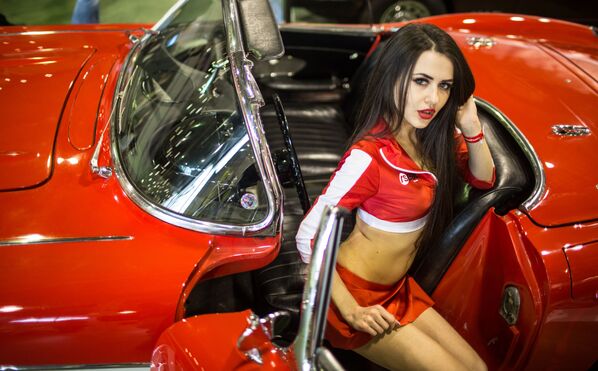 Rusya'nın başketi Moskova'da düzenlenen 'Motorsport Expo' fuarında bir model. - Sputnik Türkiye