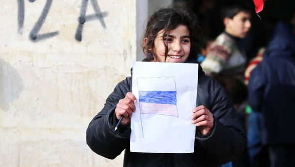 Halep'teki Cibrin kampında bir kız çocuğu. - Sputnik Türkiye