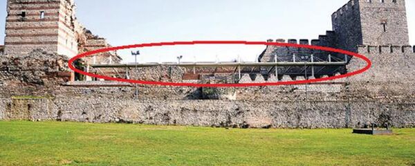 Fatih Belediyesi'nin tarihi surlara yaptığı açılıp kapanabilen çatı - Sputnik Türkiye