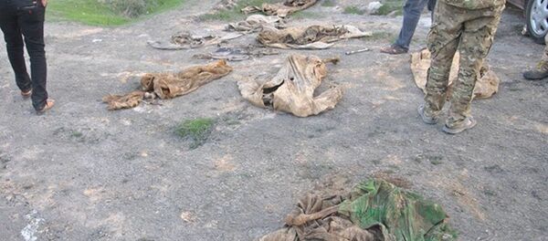 Musul kentinin güneyindeki Ruju köyü yakınında bulunan toplu mezar - Sputnik Türkiye